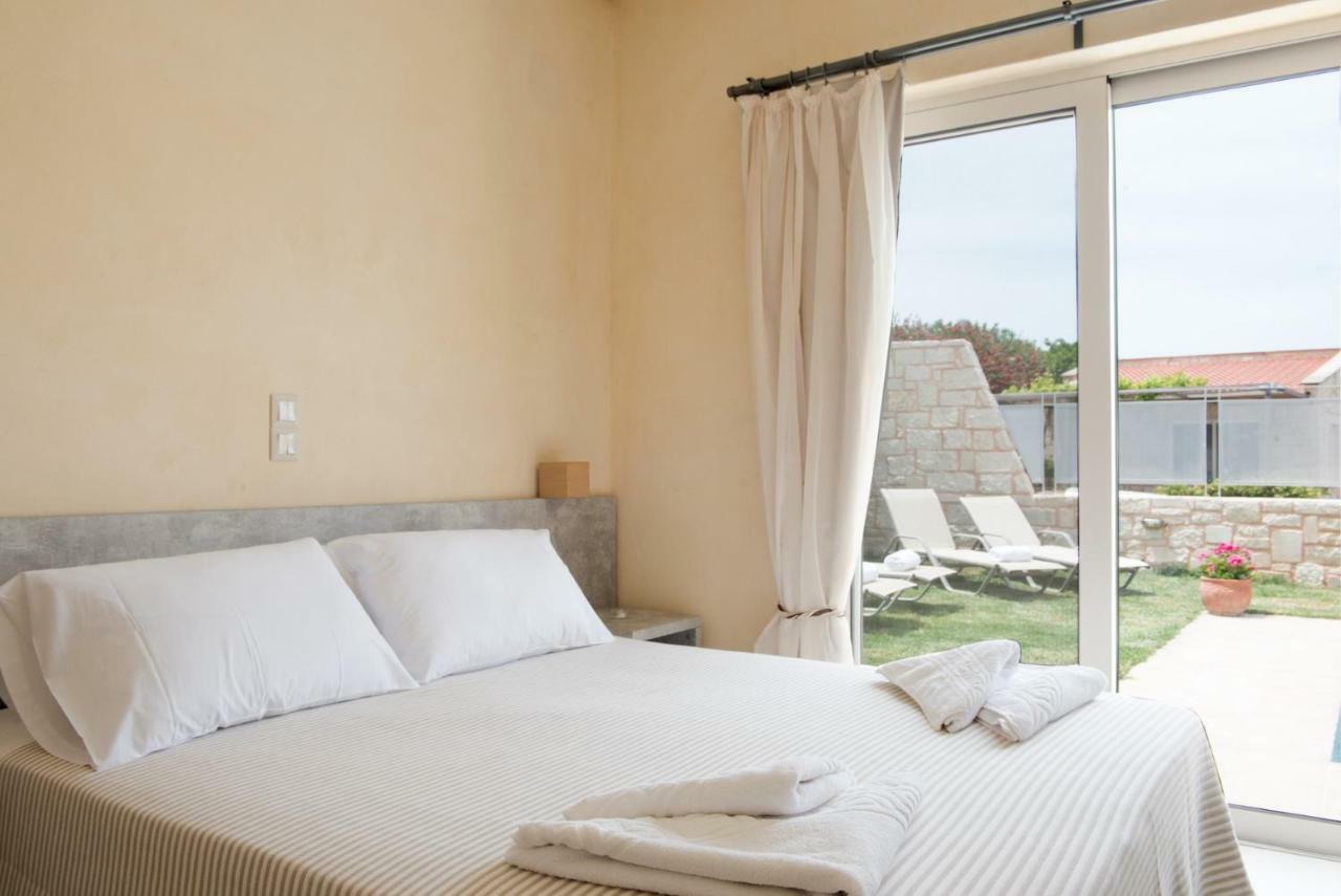 Pantanassa Villa Thalia Agia Marina  ภายนอก รูปภาพ